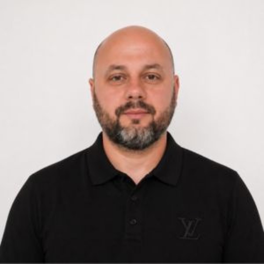 József Petei — real estate agent (Mátyás utca)