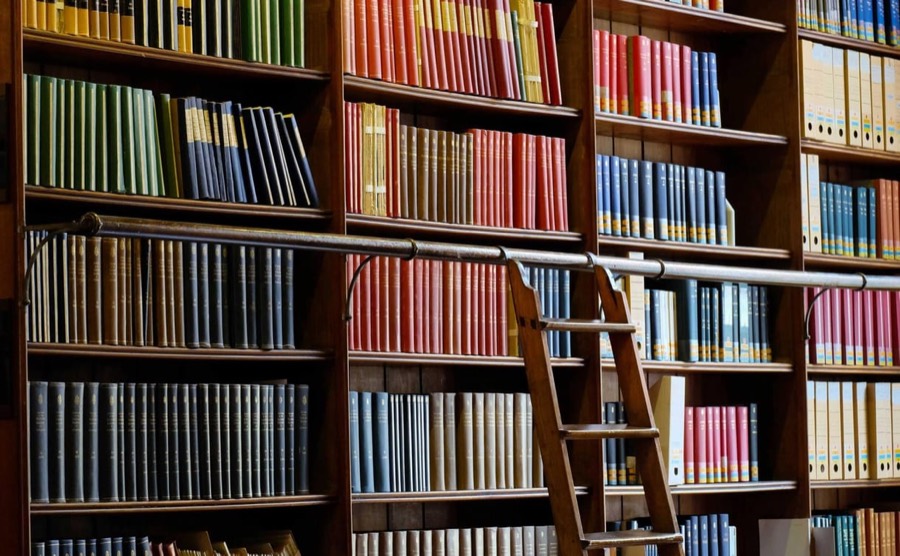 Ukrainian Bookshelf — FSZEK Ugocsa utca Library